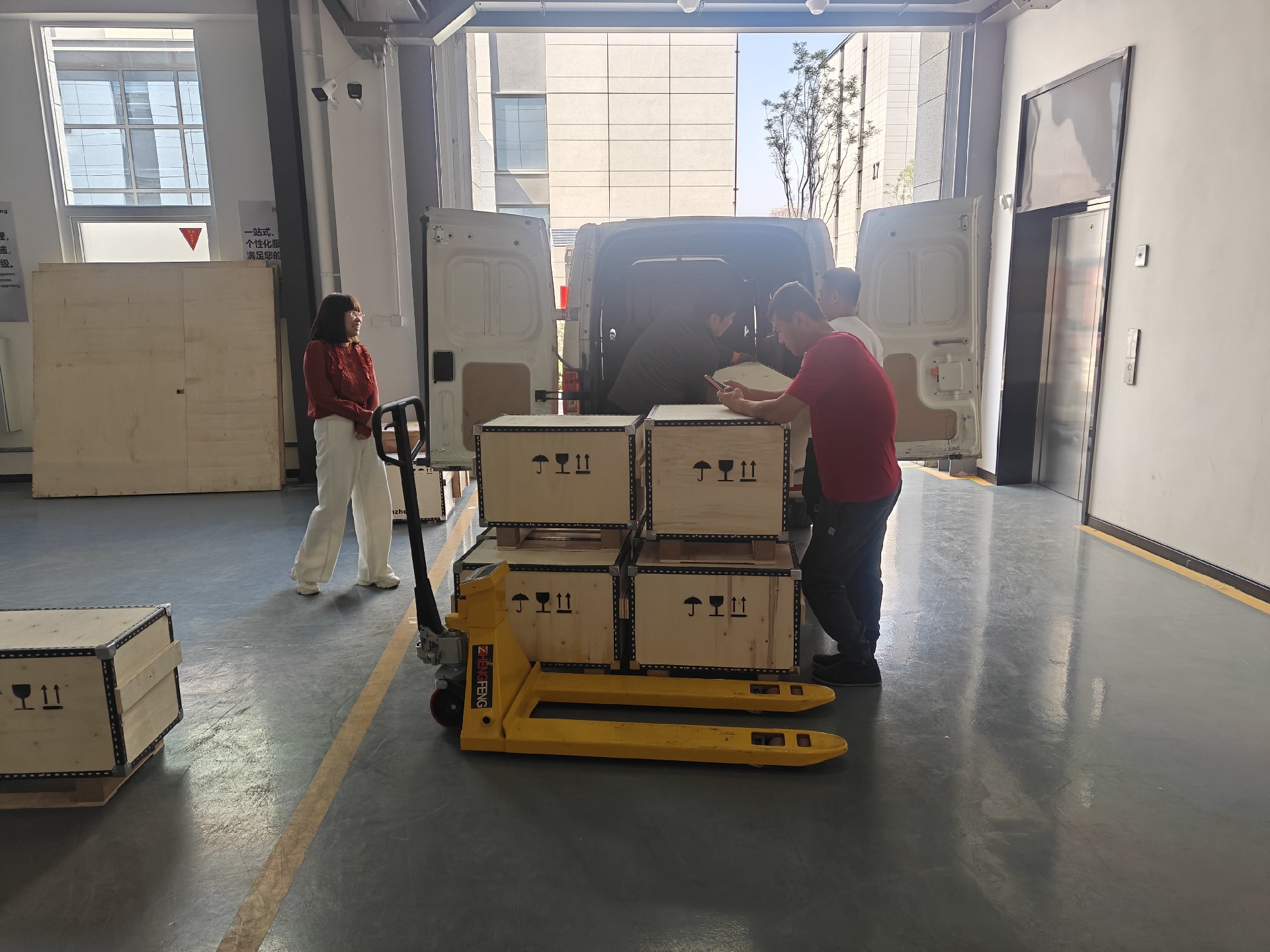 Huazheng Electric's Shipping Process